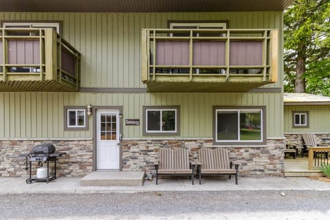 West Lake Cottage - Demorestville Lodge