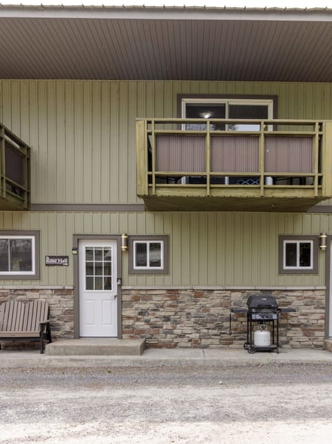 West Lake Cottages - Rosehall Lodge