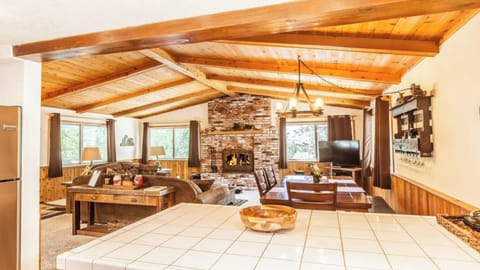 Family House, 3 Bedrooms, Patio, Mountain View | In-room dining