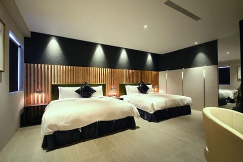 Quadruple Room | Premium bedding, individually decorated, individually furnished, desk