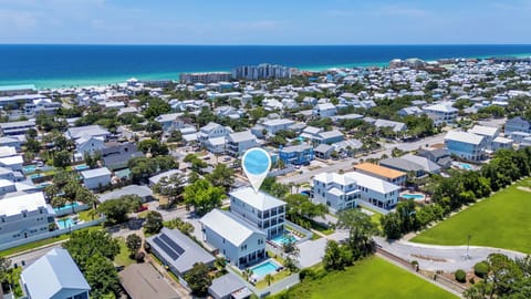 Welcome to Reefwood! Private Pool, Central in Destin, 2 Blocks from Beach! 