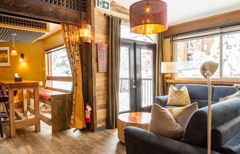 Luxury Cabin | Living area