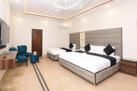 Deluxe Triple Room | Desk, WiFi (free)