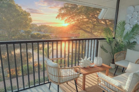 [Screened Lanai] Lakeview and pool view. 