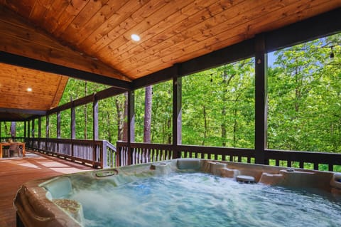 Soak in the 6-person hot tub while the stars put on a show.