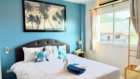 Business Room, 2 Bedrooms | Desk, laptop workspace, free WiFi, bed sheets