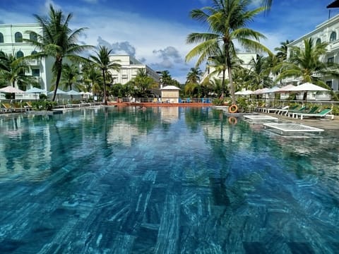 3 outdoor pools