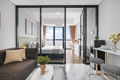 Apartment, 1 Bedroom, City View | Living area
