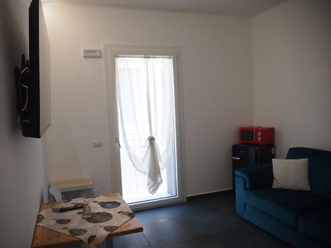 Junior Suite, Partial Sea View | Living area