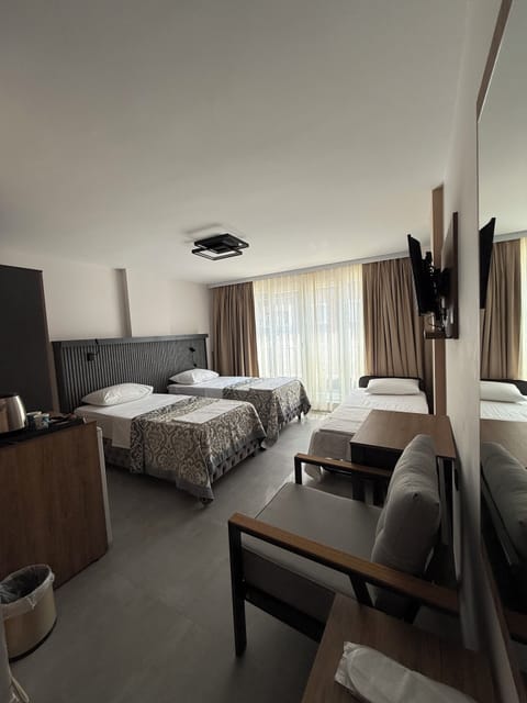 Premium Triple Room | Hypo-allergenic bedding, Tempur-Pedic beds, free WiFi, bed sheets