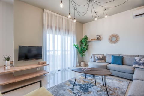 Apartment, 3 Bedrooms, Kitchen, City View | Living room | 43-inch Smart TV with cable channels, streaming services