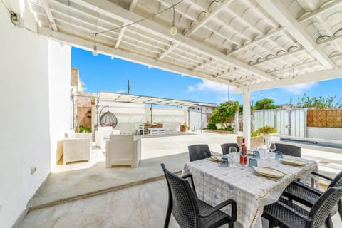 Family Villa, 2 Bedrooms, 2 Bathrooms, Sea Facing (Villa Benedetta 50m from Beach) | Outdoor dining