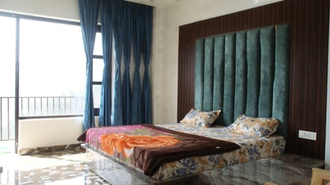 Deluxe Single Room, Balcony, Valley View | Memory foam beds, minibar, laptop workspace, free WiFi