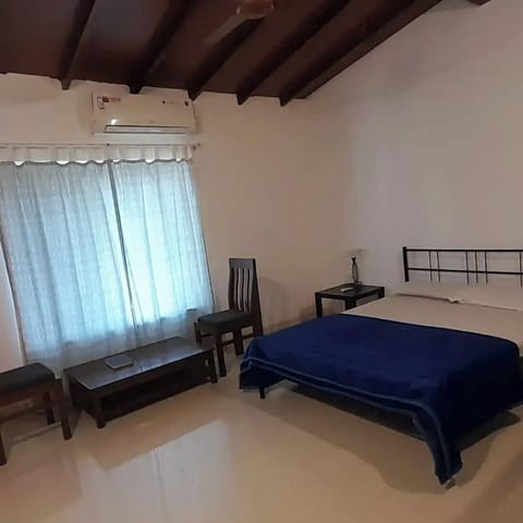 Deluxe Double Room | Laptop workspace