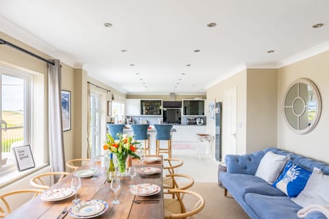 First floor: Dining room and kitchen