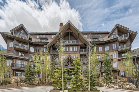 Welcome to Crystal Peak Lodge!