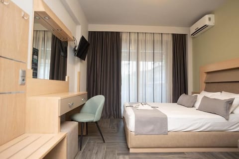 In-room safe, soundproofing, free WiFi