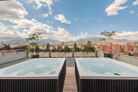 Outdoor spa tub