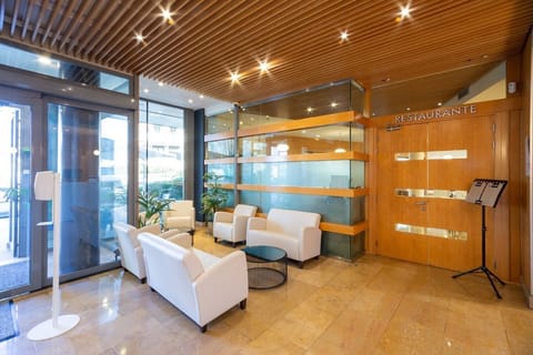 Lobby lounge