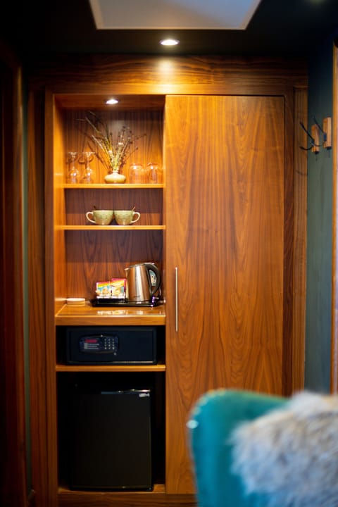 Executive King Room | Desk, soundproofing, iron/ironing board, free WiFi