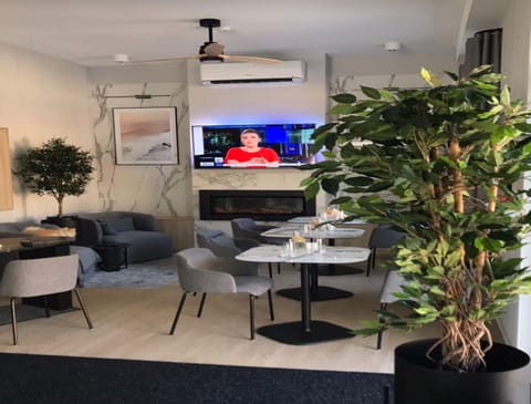 Apartment | Dining