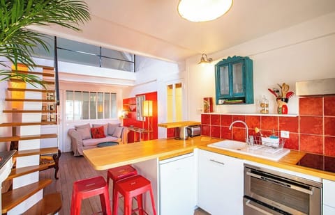 Living Room and equipped kitchen