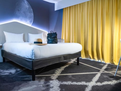 Comfort Room, 1 Double Bed | In-room safe, desk, soundproofing, free cribs/infant beds