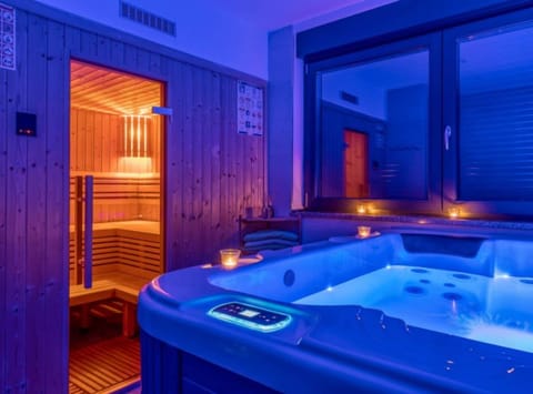 House (Four Bedroom Holiday House Mali Raj w) | Indoor pool