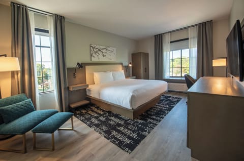 Premium Suite, 1 King Bed with Sofa bed, Non Smoking | In-room safe, desk, laptop workspace, blackout drapes