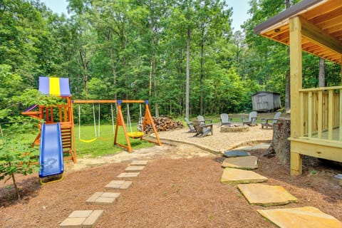 Henagar Vacation Rental | Studio | 1BA | 432 Sq Ft | 5 Steps to Enter