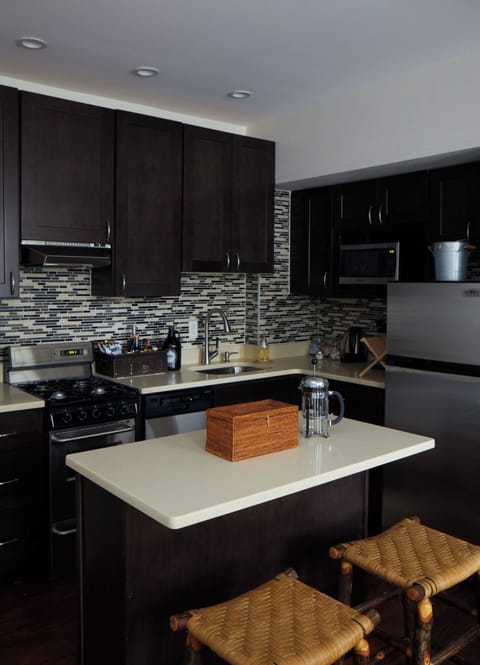 Standard Suite, 1 King Bed, Kitchen (Pet Friendly) | Private kitchen | Coffee/tea maker, electric kettle