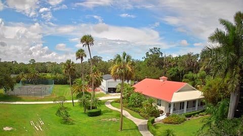 Guesthouse with the tennis court in top left
