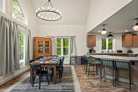 Enjoy the open flow between kitchen and dining, perfect for whipping up meals while staying part of the conversation and fun.
