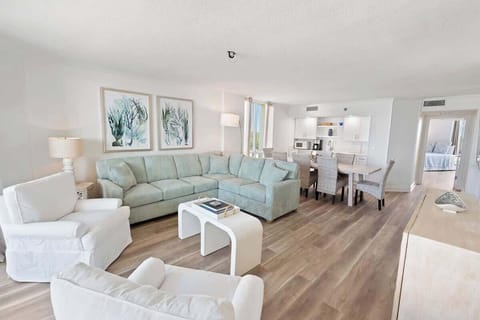  Super comfy living room where you can enjoy time with family and friends