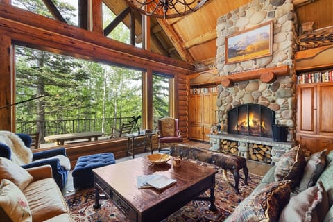 House, 5 Bedrooms | Living area | Smart TV