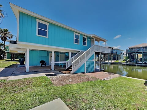 Welcome to Tortuga! Canal Front Home With Boat Dock