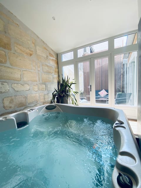Studio Suite | Private spa tub