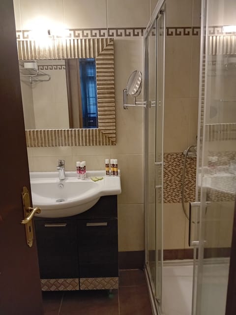 Deluxe Triple Room, Balcony, Mountain View | Bathroom | Free toiletries, hair dryer, slippers, towels