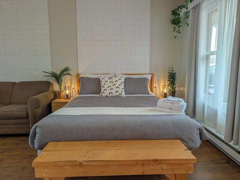 Elégance, lumière naturelle chaleureuse et confort moelleux pour un vrai moment de détente.