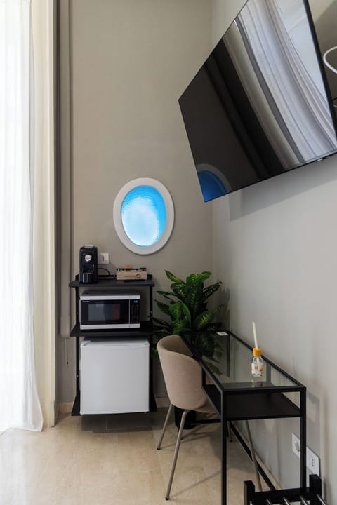 Deluxe Room, Balcony, Sea View | Desk, blackout drapes