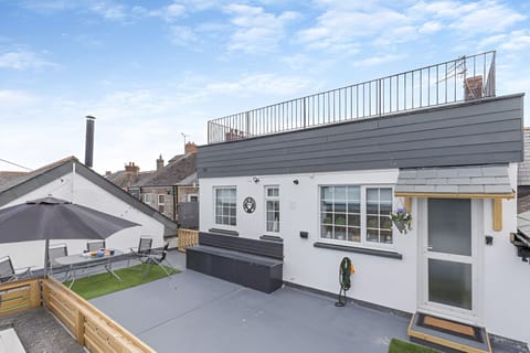 Main roof terrace and entrance
