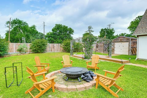 Humble Vacation Rental | 8BR | 3.5BA | Steps Required | 2,700 Sq Ft