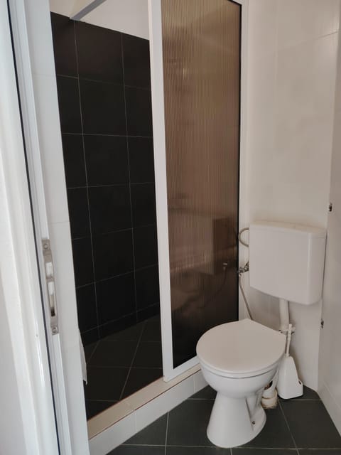 Shower, towels, soap, shampoo