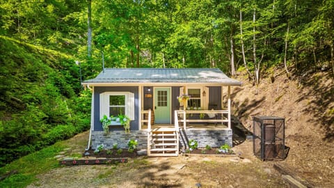 Your private Smoky Mountain hideaway — cozy, charming, and surrounded by nature.