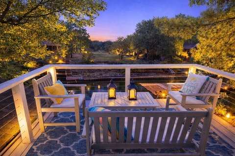 Sunset dinner by the water