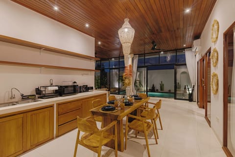 Classic Villa | Dining room