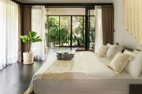 Deluxe Villa, 3 Bedrooms, Pool View | Iron/ironing board, free WiFi, bed sheets