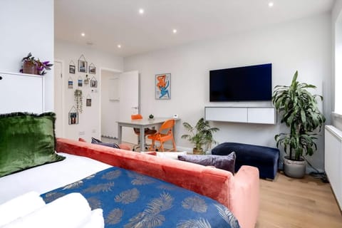 Apartment (Stylish Brixton Hill Studio with Mode) | 1 bedroom, WiFi (free)