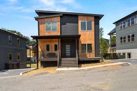 Front cabin exterior view
