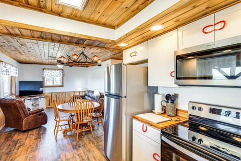 House (2 Bedrooms) | Interior